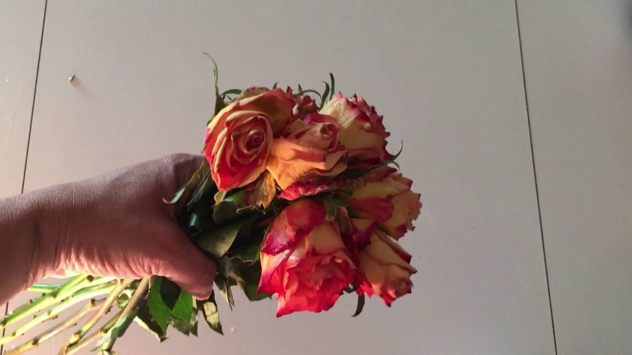 secar un ramo de flores con laca