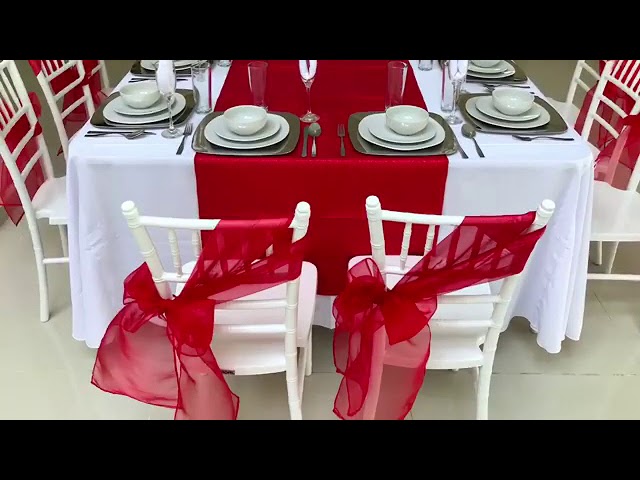 mesas y sillas vestidas para eventos